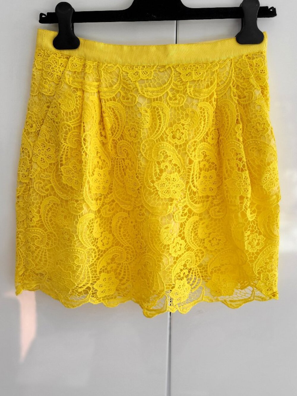 Club Monaco Butter Yellow Lace Mini Skirt Size 4 - Picture 2 of 7